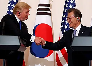 Em visita a Ásia Trump diz que 'Coreia do Norte é uma ameaça que exige ação mundial'