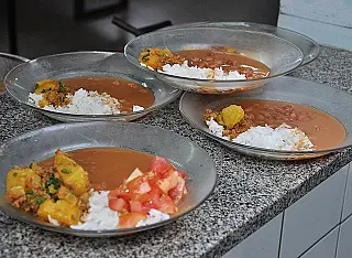 Chamada pública credencia produtores para venderem alimentos da merenda escolar