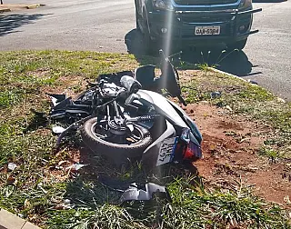 Vítima de acidente entre moto e carro morre no Hospital da Vida