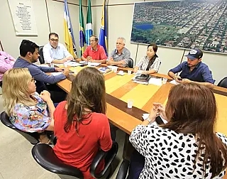 Secretária de Assistência Social participa de reunião de pauta da Câmara