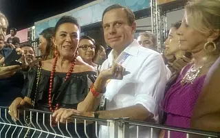 Doria samba, varre é vaiado e aplaudido em seu 1º carnaval no Sambódromo
