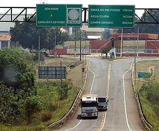 Concurso paga até R$ 11.453 para médico no interior