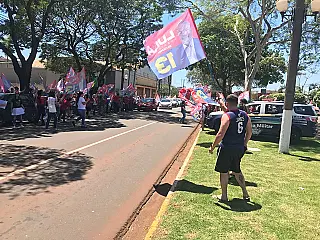 Petistas realizam 'carreata da virada' em Dourados