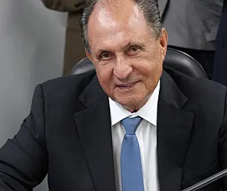 Zé Teixeira solicita obras na MS-145 e reforma de ginásio