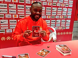 Vagner Love é apresentado no Monaco