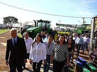Délia anuncia recuperação de estradas rurais e pede união política por Dourados