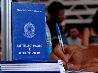 Mais de 100 concursos abertos pelo País
