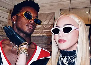 Filho de Madonna se alimenta de restos de comida