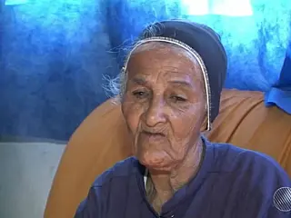 Idosa que teve casa destruída na BA diz 'Demoliu minha história de vida'