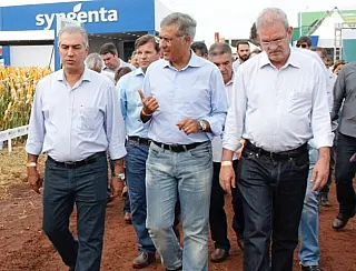 De férias, Reinaldo visita Showtec acompanhado de secretário do Paraná