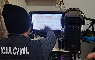 Professor e designer são presos em operação de Proteção à Criança contra pornografia infantil