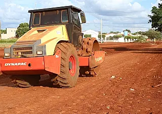 Enquanto não sai asfalto, Délia manda recuperar vias urbanas em Dourados