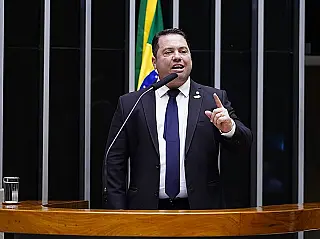 Rodolfo Nogueira vota com o Governo Lula