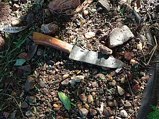 Preso rapaz suspeito de matar homem a pedradas e facadas