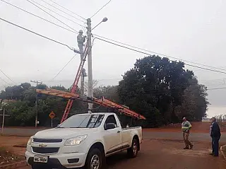 Reparos na iluminação são feitos em sistema de mutirão em Dourados