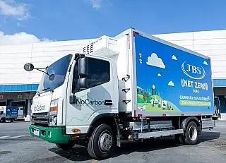 JBS lança frota de caminhões 100% elétricos