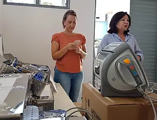 Délia entrega R$ 500 mil em equipamentos para Hospital da Vida e UPA