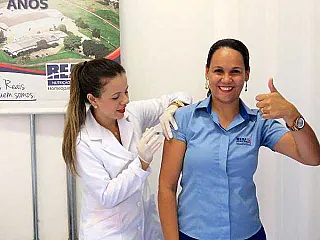Sesi inicia vacinação contra gripe para 30 mil trabalhadores da indústria no Estado