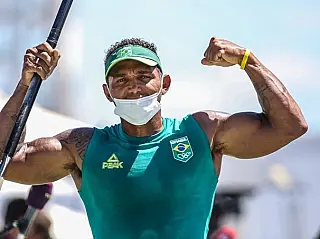 Isaquias Queiroz é ouro na canoagem de velocidade