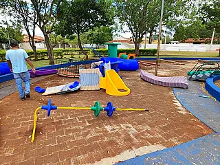 Espaço de recreação do Parque Alvorada recebe manutenção após intermediação de Laudir