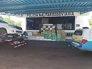 Homem foge da Polícia e abandona carro roubado com mais de 1200 quilos de maconha
