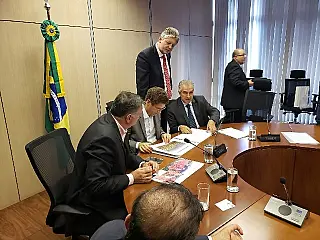Reinaldo ganha apoio de ministro para recuperação da Bacia do Taquari