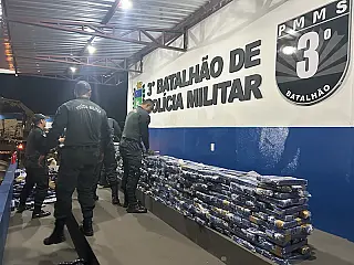 Máquina agrícola levava quase uma tonelada de drogas