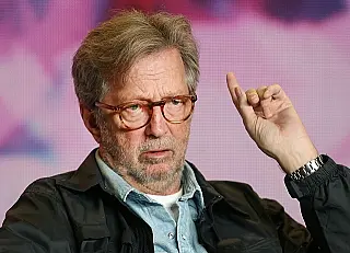 O lendário guitarrista Eric Clapton revelou em entrevista que está ficando surdo