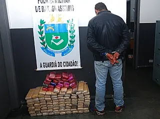 Homem tenta fugir mas acaba preso com droga em Bataguassu