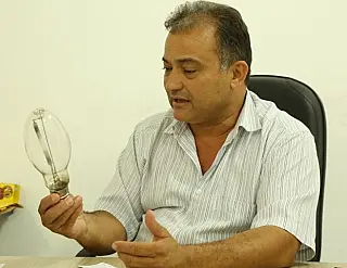 Secretário diz que iluminação pública não pode ser tratada como 'assunto de política'