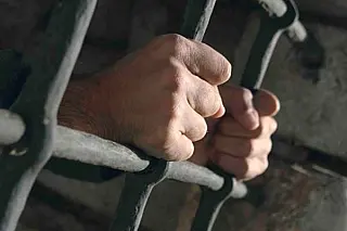 Medo de rebeliões faz governo manter benefício concedido aos familiares de presos