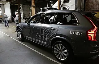 Uber pedirá licença para retomar testes de carros autônomos