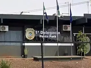 Assaltante paraguaio morre após render casal