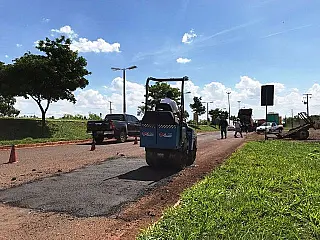 Prolongamento da Marcelino Pires recebe operação tapa-buracos