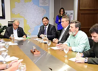 Governador se reúne com sindicatos da indústria e ouve demandas