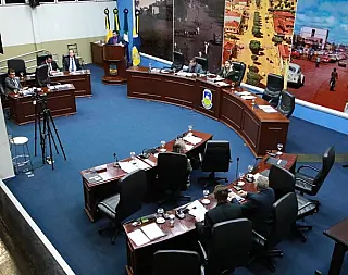 Prefeitura pede e Câmara aprova adiamento de eleições para diretores