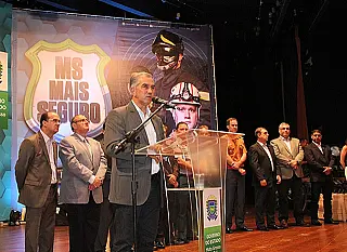 Reinaldo ameaça ir à Justiça para União cuidar da segurança na fronteira