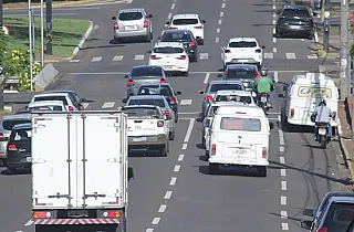 Licenciamento veículos com placas de final 1 e 2 vence hoje