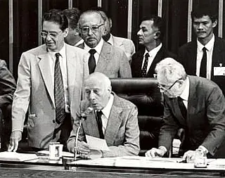Constituição brasileira faz 30 anos sob ameaça de candidatos por reforma