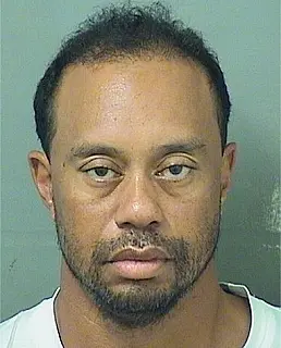 Tiger Woods é detido por dirigir sob influência de álcool