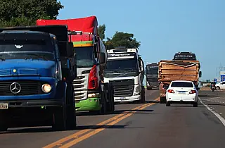 Sancionada lei que beneficiará mil motoristas com qualificação e custeio de habilitações