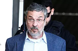 Juiz determina que ex-ministro Palocci entregue carros de luxo