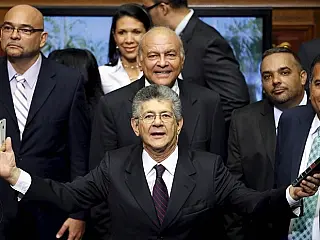 Maduro retira poderes de deputados sobre BC venezuelano