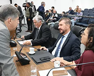 Deputados aprovam projetos e entram em recesso