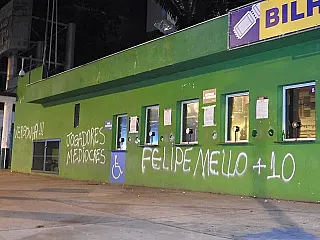 Muros da arena do Palmeiras são pichados e torcida pede Felipe Melo