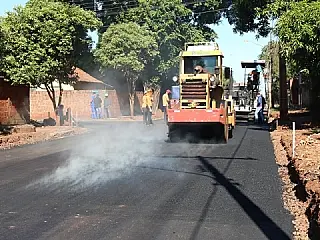 Estiagem permite retomada de obras de asfalto em Dourados