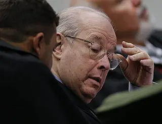 Celso de Mello analisa pedido para impedir reeleição de Maia e Alcolumbre