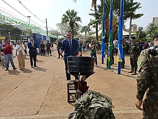 Pira olímpica permanece acesa até sábado na praça