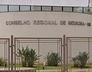 CRM investiga atuação de 'médico' formado em letras