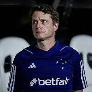 Cruzeiro demite técnico Fernando Seabra